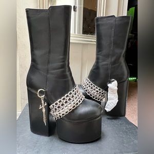 Gorgeous platform boots from Lamoda!